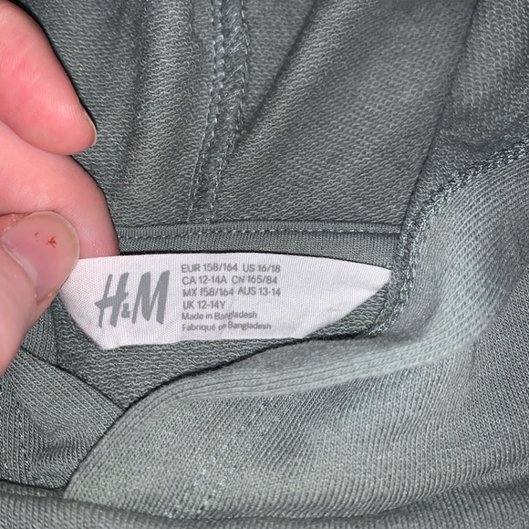 Sage green cropped hoodie - Picture 2 of 3